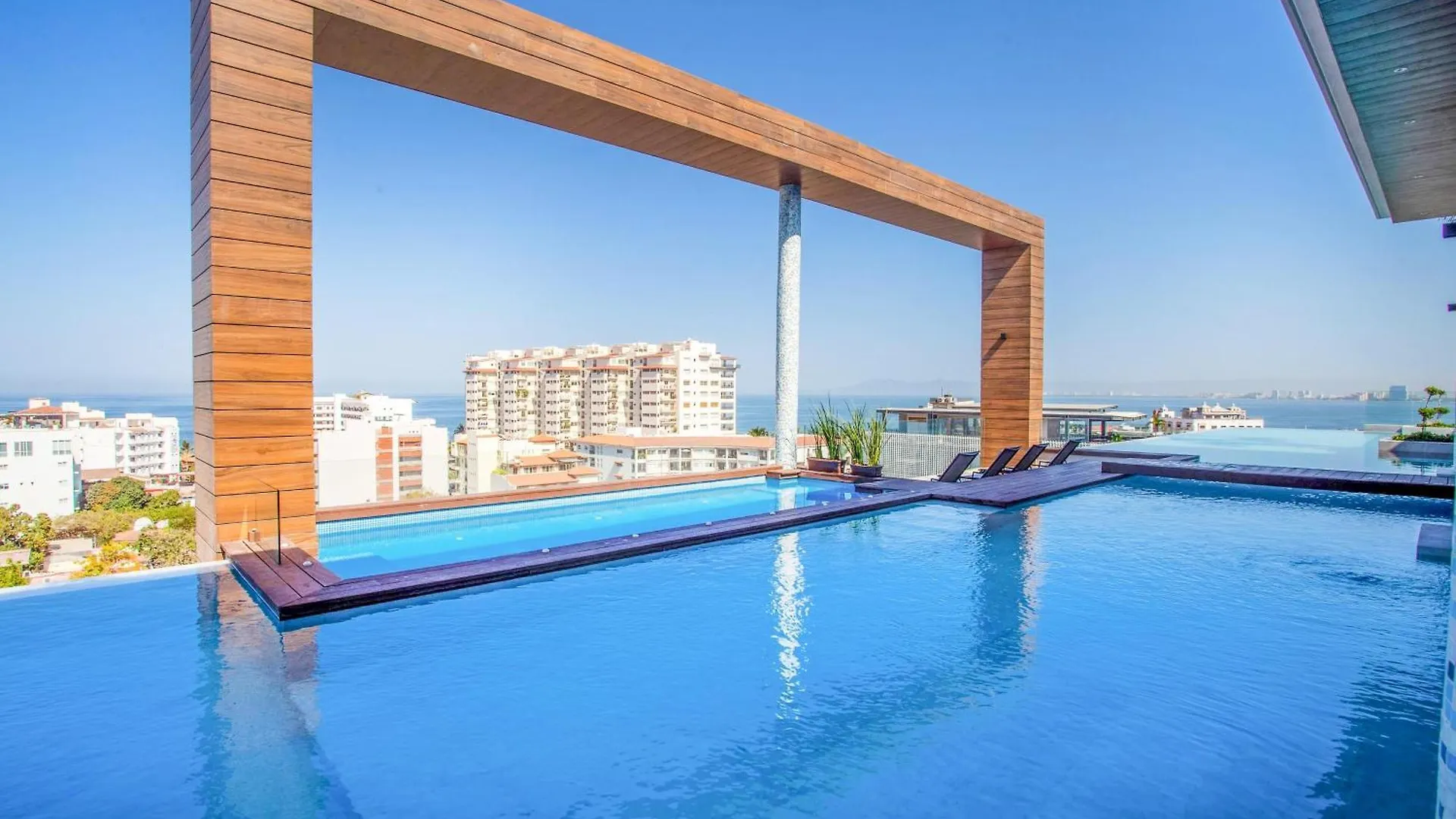Дом отдыха Prime 2Br Condo, Rooftop Pool And Gym Пуэрто-Вальярта
